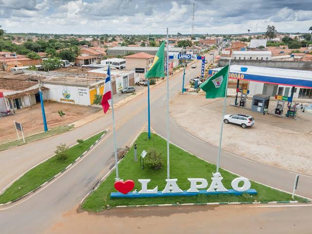Lapão ao fundo